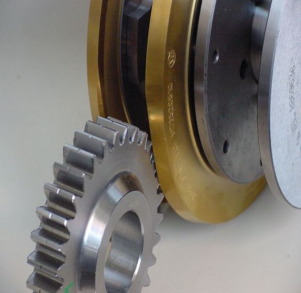 Deburring tool with gear